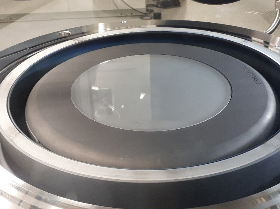 200mm graphene grown on sapphire (Credit: Aixtron)