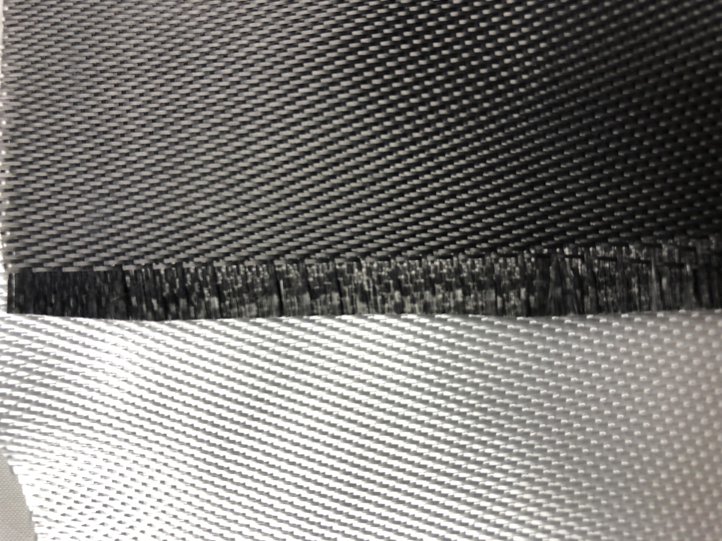 Graphene coated glass fibre vs bare glass fibre (credit: Grafren AB).